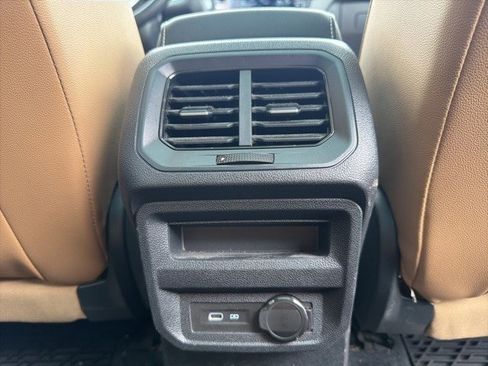 Used 2022 Volkswagen Tiguan SE image 36