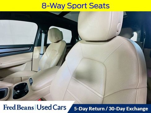 Used 2023 Porsche Cayenne Platinum Edition image 26
