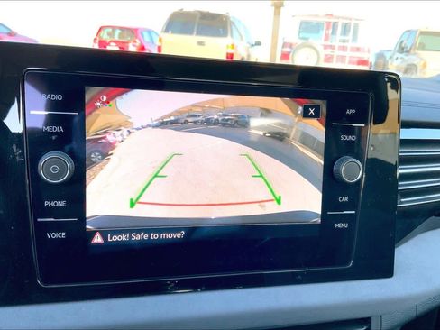 Used 2025 Volkswagen Jetta SE image 29