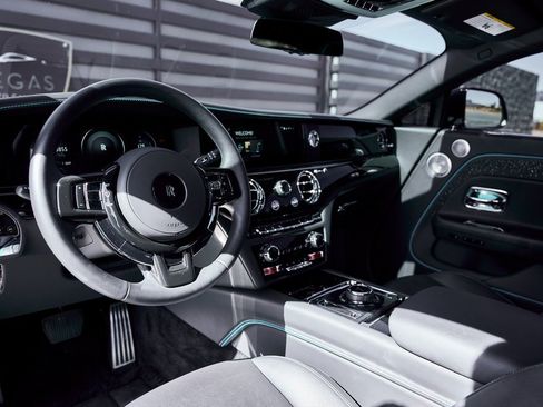 Used 2025 Rolls-Royce Spectre w/ Leather Finishing Pack image 2