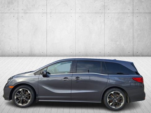 Used 2023 Honda Odyssey Elite image 2