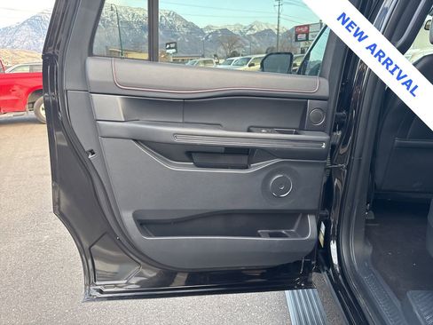 Used 2022 Ford Expedition Max Limited image 18