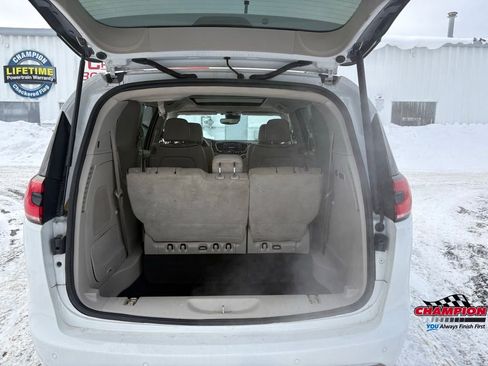 Used 2021 Chrysler Pacifica Limited image 24