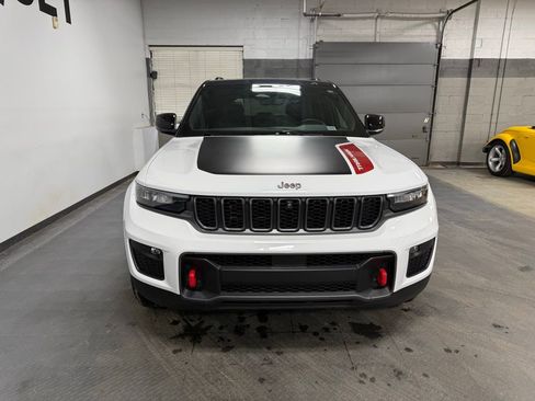 Used 2022 Jeep Grand Cherokee Trailhawk image 3