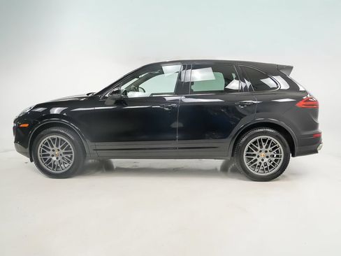 Used 2017 Porsche Cayenne Platinum Edition AWD/4WD image 2