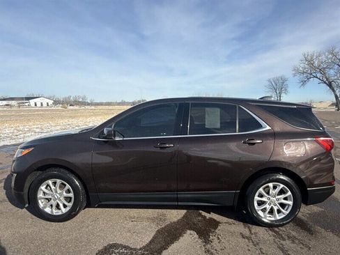 Used 2020 Chevrolet Equinox LT image 3
