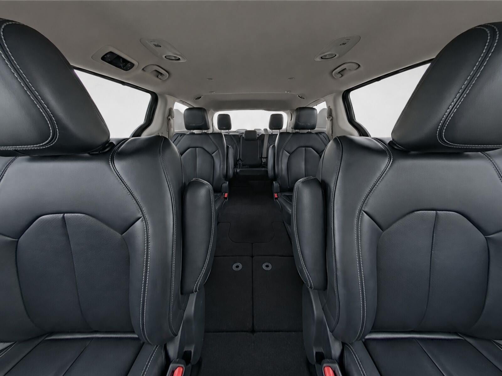 Used 2024 Chrysler Pacifica Touring-L FWD image 25