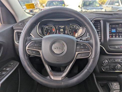 Used 2021 Jeep Cherokee Latitude Plus image 24