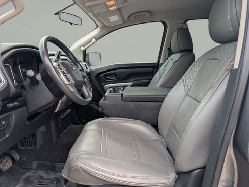 Used 2019 Nissan Titan SV RWD image 13