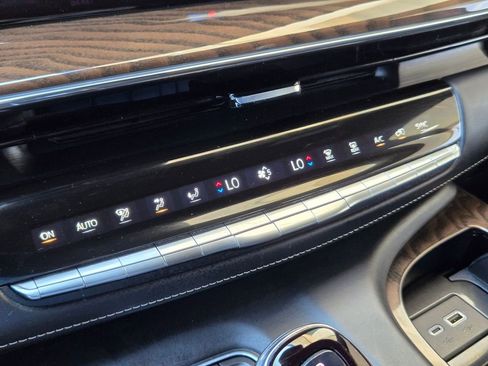 Used 2023 Cadillac Escalade Sport Platinum AWD/4WD image 19