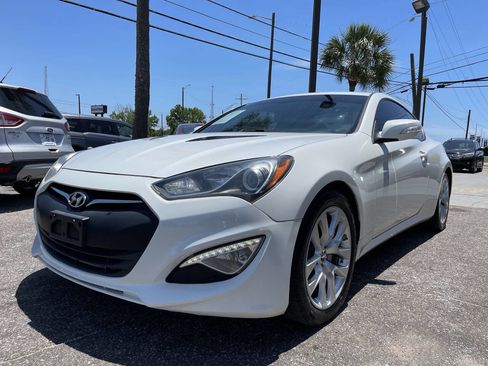 Used 2013 Hyundai Genesis 3.8 RWD image 3