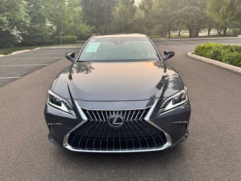 Used 2025 Lexus ES 300h w/ Luxury Package FWD image 4