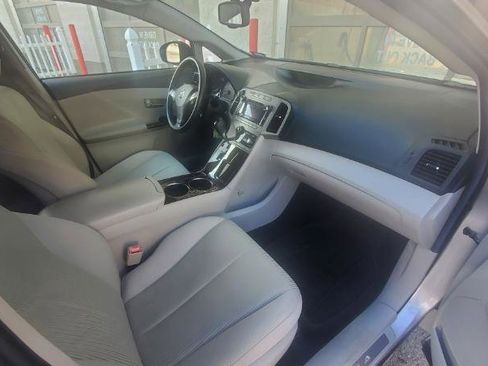 Used 2012 Toyota Venza LE image 32