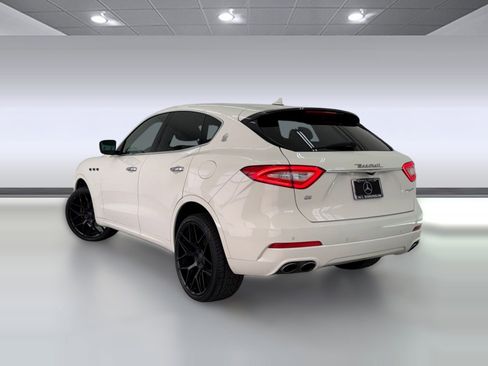 Used 2019 Maserati Levante image 3