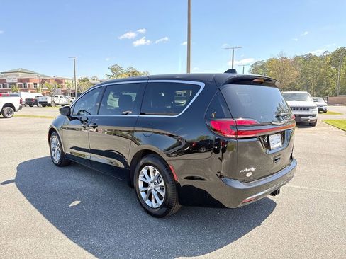 New 2026 Chrysler Pacifica Limited w/ Trailer Tow Group image 5