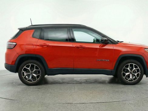 Used 2025 Jeep Compass Limited image 8