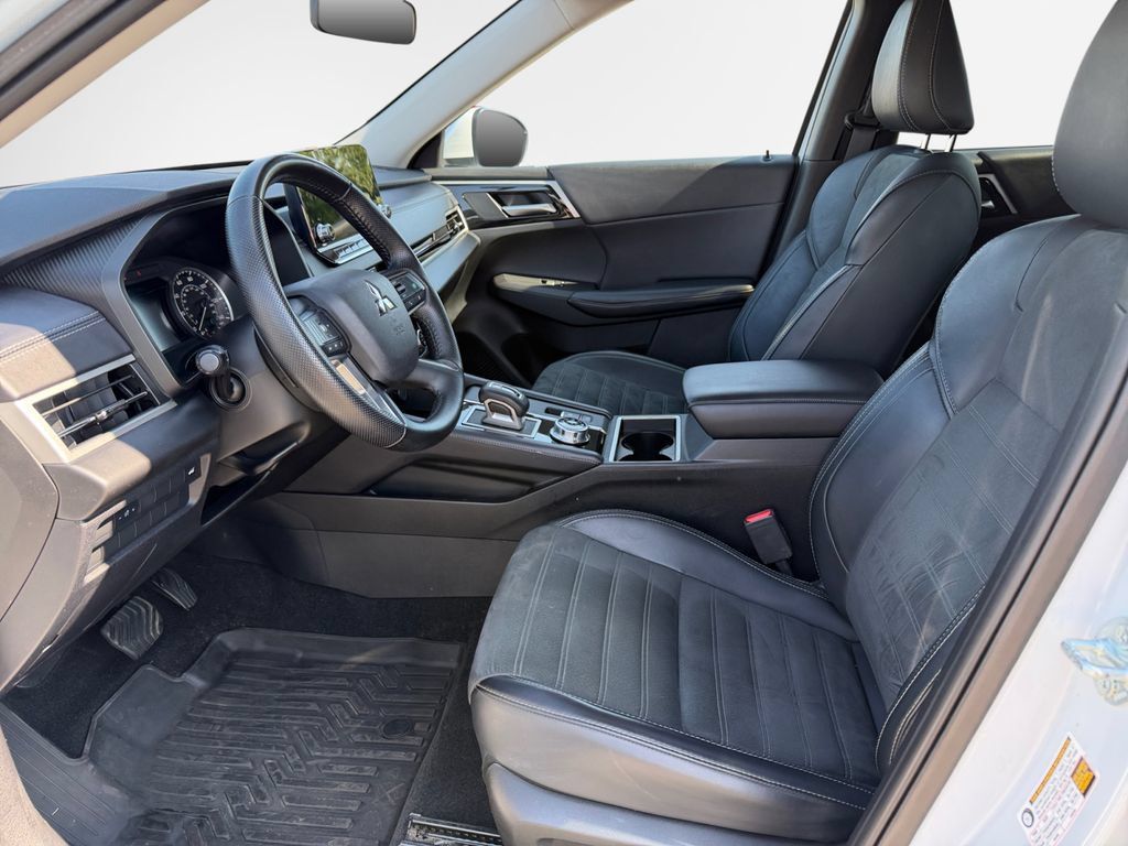 Used 2024 Mitsubishi Outlander SE AWD/4WD image 12