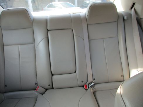 Used 2010 Chrysler 300 Touring image 16