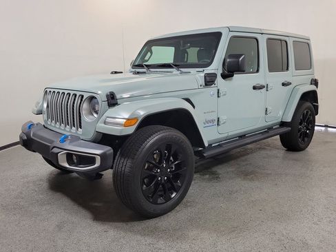 Used 2023 Jeep Wrangler Unlimited Sahara AWD/4WD image 3