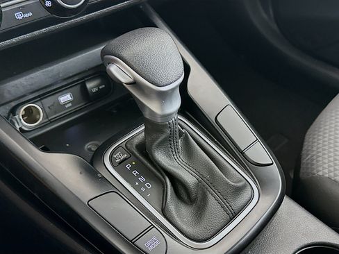 Used 2025 Kia Soul LX w/ LX Technology Package FWD image 24
