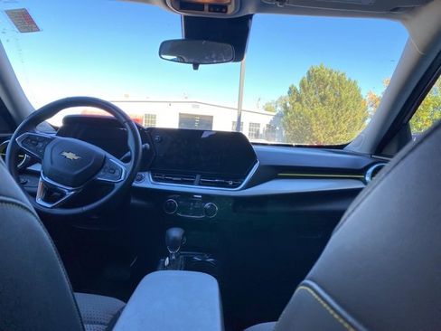 Used 2024 Chevrolet Trax LT w/ LT Convenience Package image 12