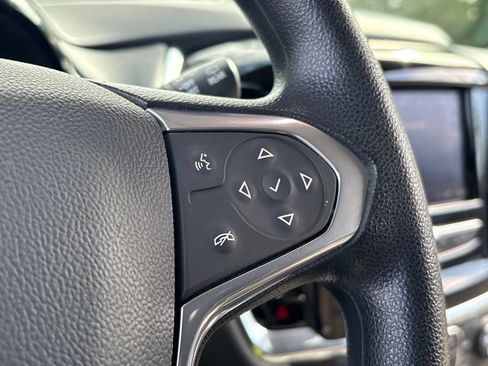 Used 2021 Chevrolet Traverse LS FWD image 17