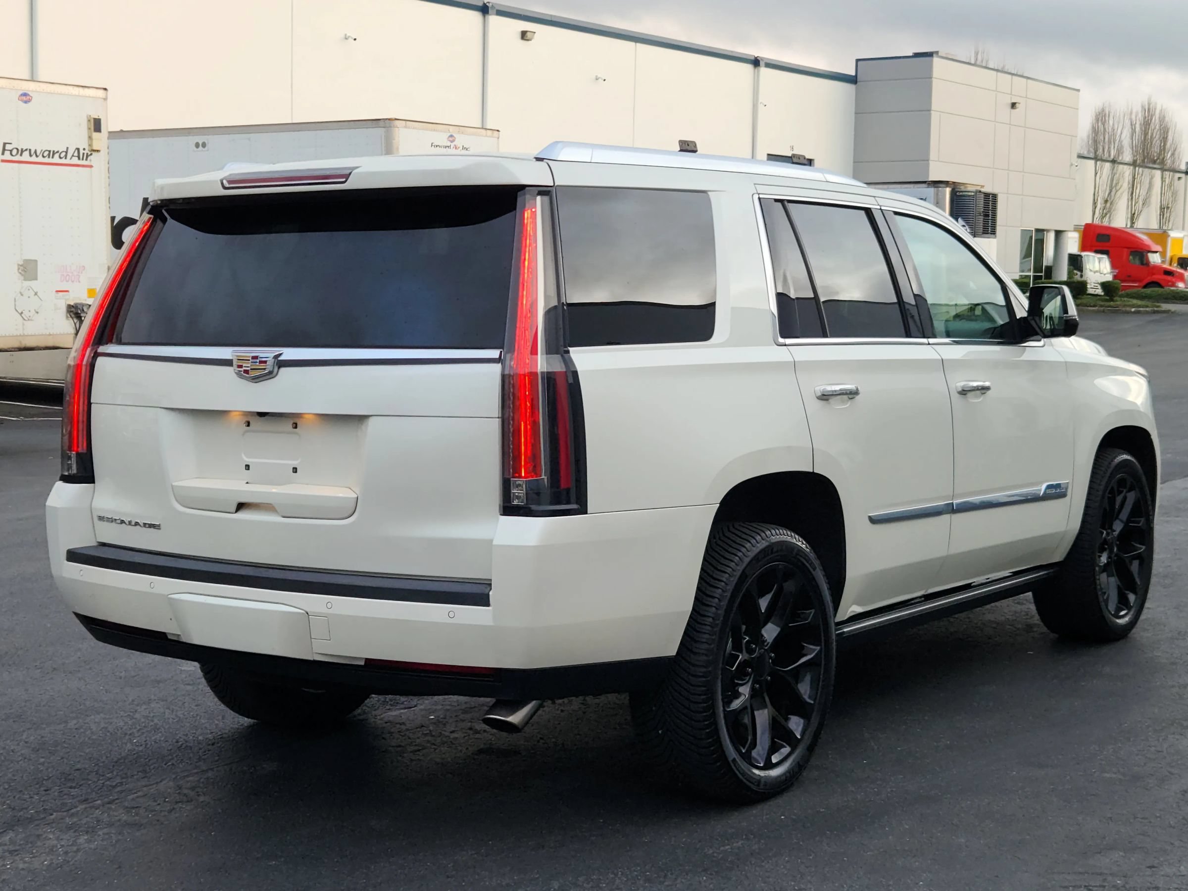 Used 2015 Cadillac Escalade Premium AWD/4WD image 4