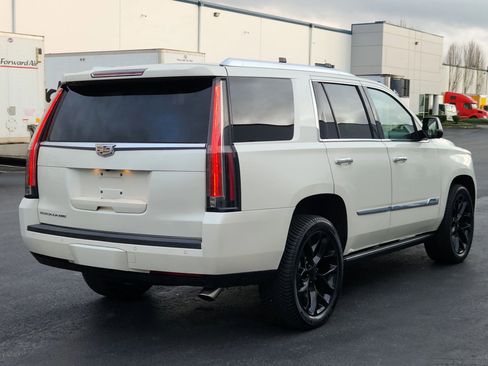 Used 2015 Cadillac Escalade Premium image 4