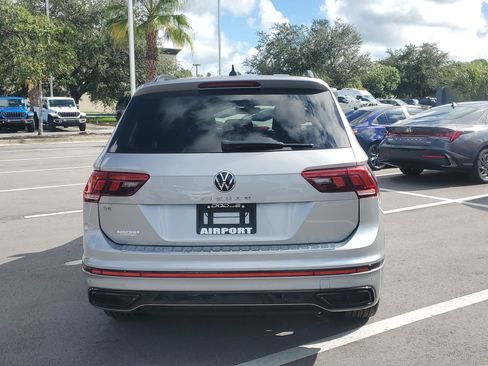 Used 2022 Volkswagen Tiguan SE R-Line FWD image 7
