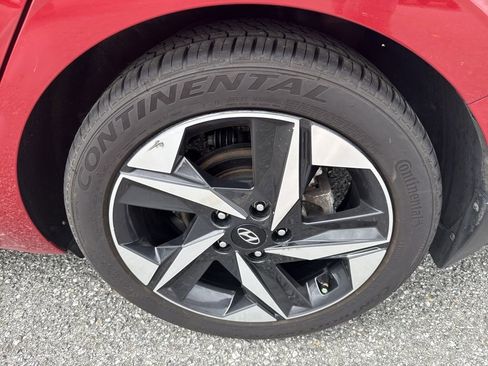 Used 2023 Hyundai Elantra Limited image 19