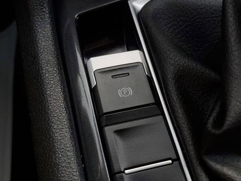 Used 2024 Volkswagen Tiguan SE R-Line image 33