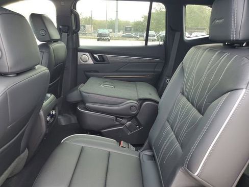 New 2026 Buick Enclave Avenir w/ Super Cruise Package FWD image 11