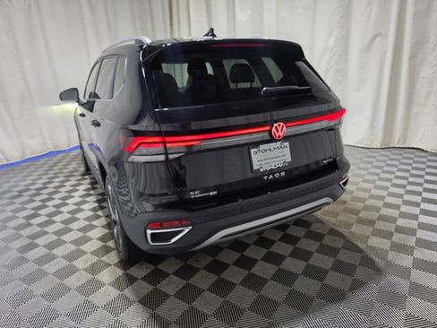 Used 2025 Volkswagen Taos SE w/ Panoramic Sunroof Package AWD/4WD image 6