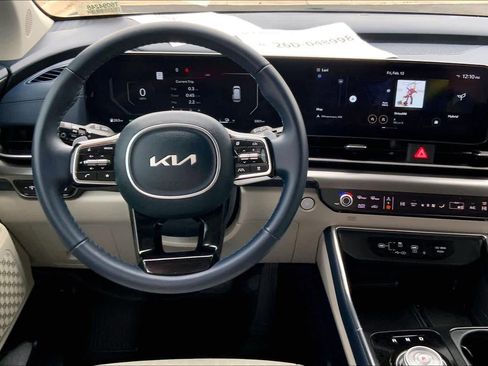 Used 2026 Kia Carnival SX w/ SX Dark Edition Package image 6