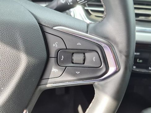 Used 2025 Chevrolet Trax LT w/ LT Convenience Package FWD image 22