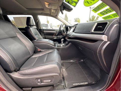 Used 2018 Toyota Highlander XLE AWD/4WD image 11