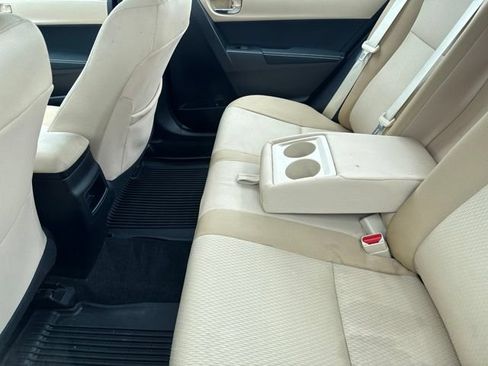 Used 2018 Toyota Corolla LE FWD image 19