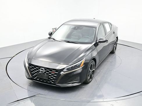 Used 2024 Nissan Altima 2.5 SR image 18