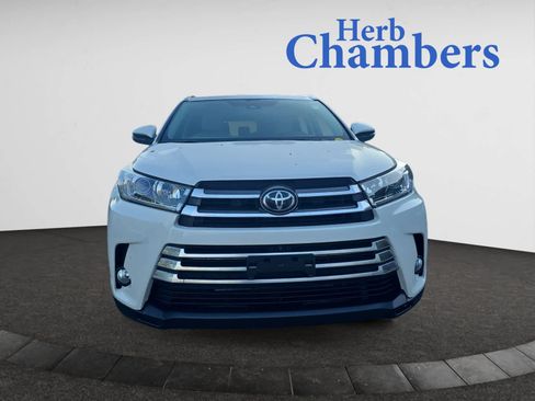 Used 2017 Toyota Highlander Limited Platinum image 2