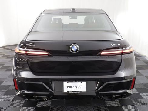 Certified 2025 BMW 760i xDrive w/ Executive Package AWD/4WD image 19