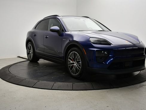 Certified 2025 Porsche Macan 4S Electric AWD/4WD image 9