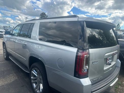 Used 2021 GMC Yukon XL SLT w/ SLT Luxury Package AWD/4WD image 12