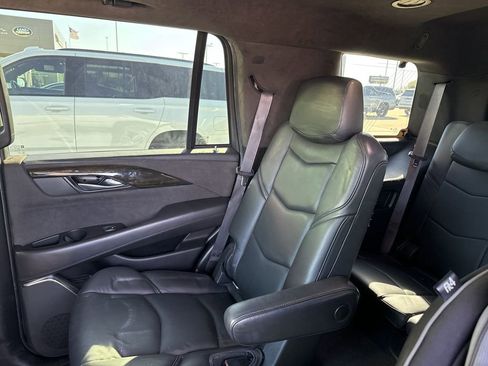 Used 2017 Cadillac Escalade Platinum image 7