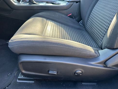 Used 2022 Dodge Challenger SXT image 31