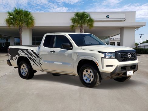 Used 2024 Nissan Frontier S w/ S Utility Package image 3