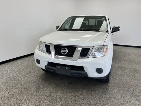 Used 2019 Nissan Frontier SV image 3