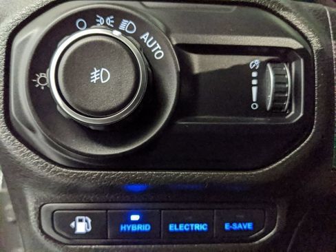 Used 2023 Jeep Wrangler Unlimited Sahara AWD/4WD image 91
