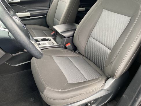 Used 2024 Ford Explorer XLT RWD image 18