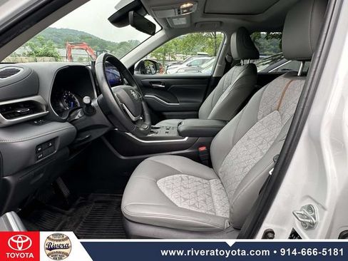 Used 2023 Toyota Highlander Bronze Edition AWD/4WD image 17