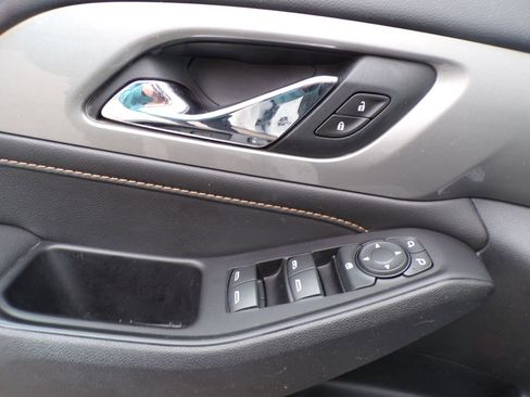 Used 2020 Chevrolet Traverse LT w/ LPO, Blackout Package image 13